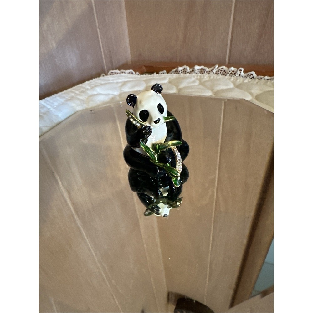 enamel and crystal panda trinket box‎
